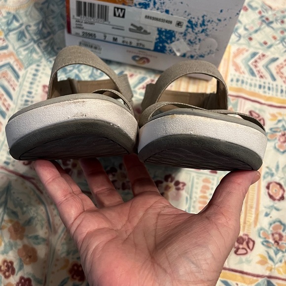 Clarks Cloud steppers Size 7M, color Sand, with Box - Picture 6 of 10